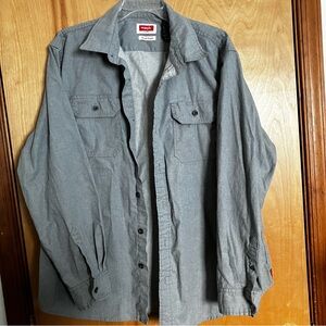 Wrangler Button Down Shirt Excellent/clean condition